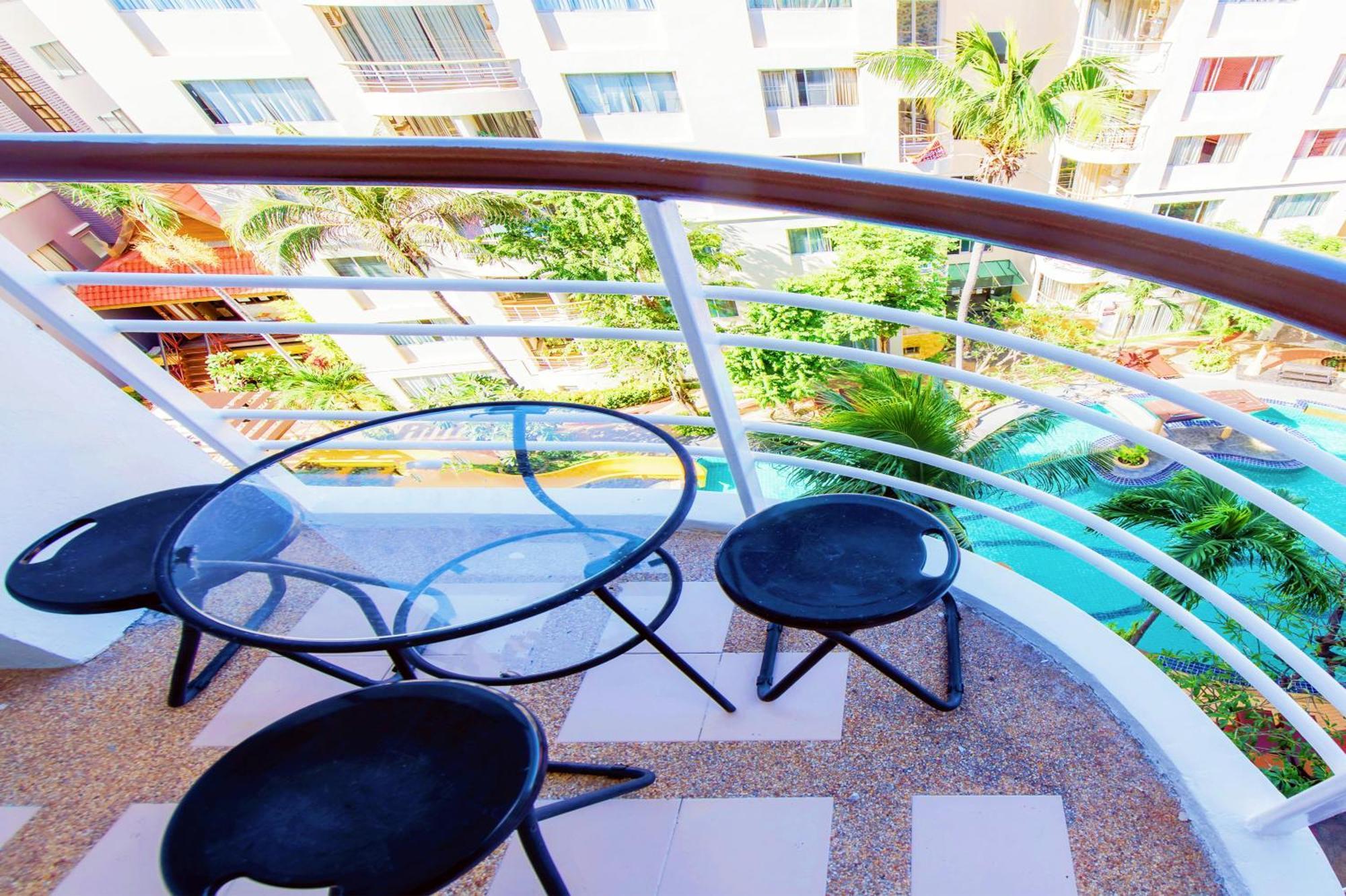 Апартаменти Hua Hin First - Happy Rent Номер фото